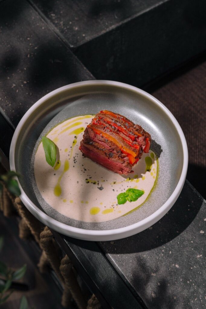 Vitello tonnato cu ardei copt